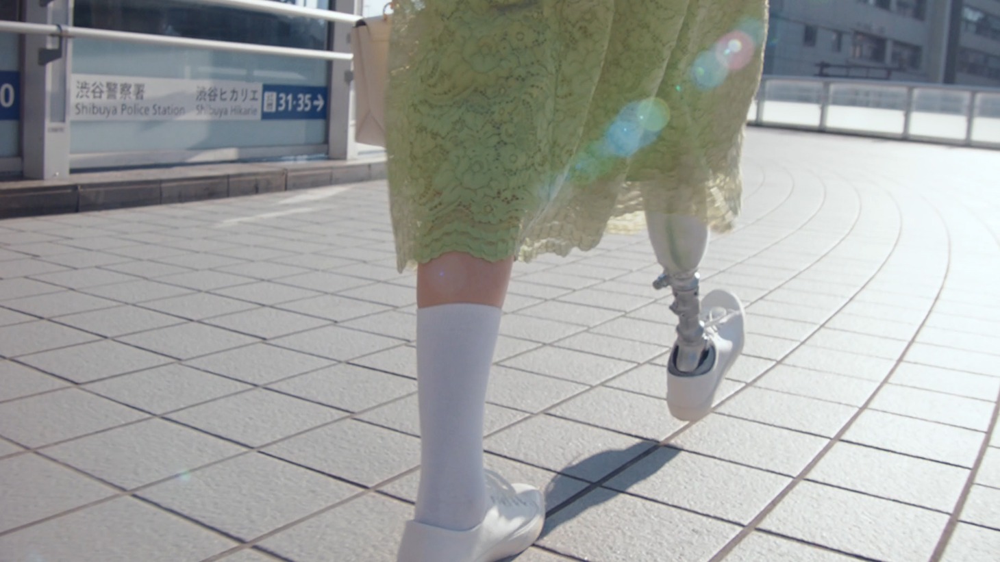 CM「ファッションは自由だ。」編より。