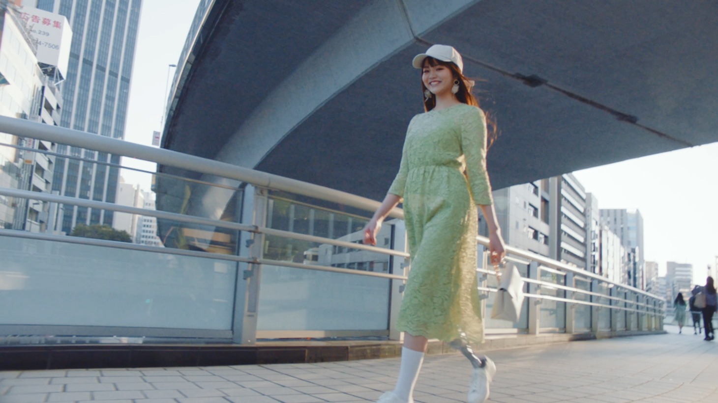 CM「ファッションは自由だ。」編より。