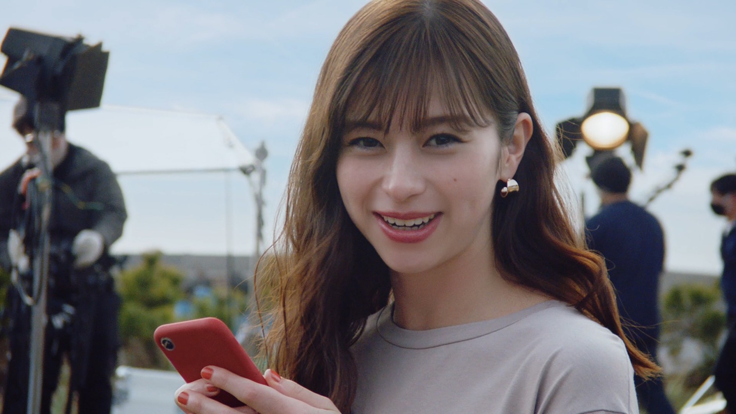 CM「ファッションは自由だ。」編より。