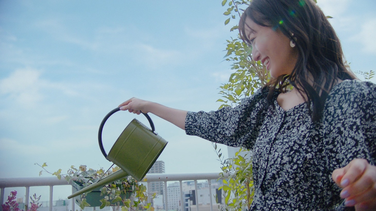 CM「ファッションは自由だ。」編より。