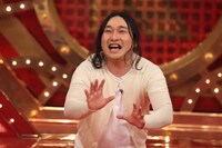 Finalステージでネタを披露するかが屋 賀屋。