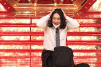 1stステージでネタを披露するかが屋 賀屋。