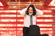 1stステージでネタを披露するかが屋 賀屋。