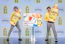 おいでやすこが。左からこがけん、おいでやす小田。