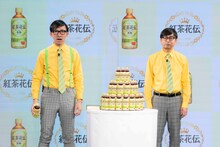 「ハリウッド映画モノマネ」を披露するこがけん（左）と待機するおいでやす小田（右）。