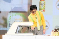 エスプレッソマシンでの抽出に挑戦するこがけん。