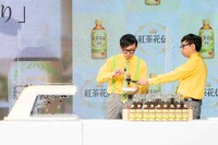 エスプレッソマシンでの抽出に挑戦するおいでやすこが。