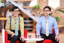 おいでやすこが。左からこがけん、おいでやす小田。