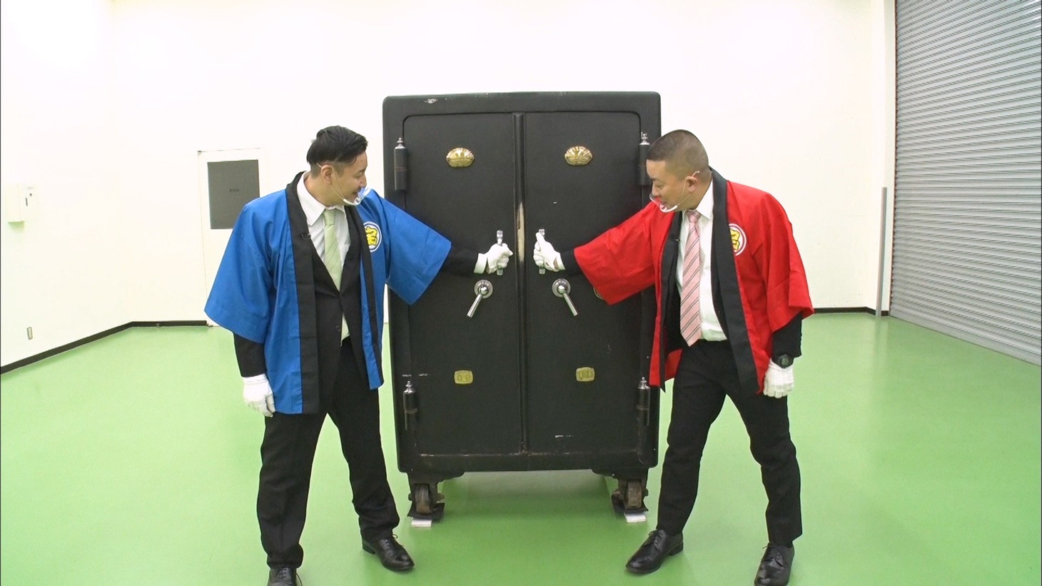 “開かずの金庫”を開けてお宝を狙うチョコレートプラネット。(c)フジテレビ