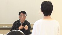 講義中に生徒を口説く帯谷孝史。