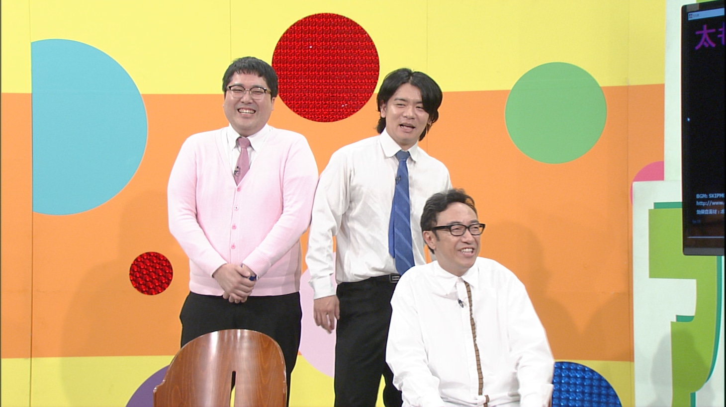 左からマヂカルラブリー、東京03角田。(c)チバテレ