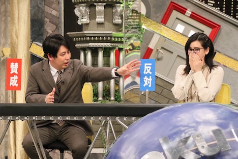 （左から）ニューヨーク屋敷、山崎紘菜。(c)フジテレビ