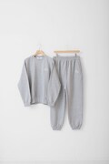 「This is a Digression Sweat Top」と「This is a Digression Sweat Pants」。
