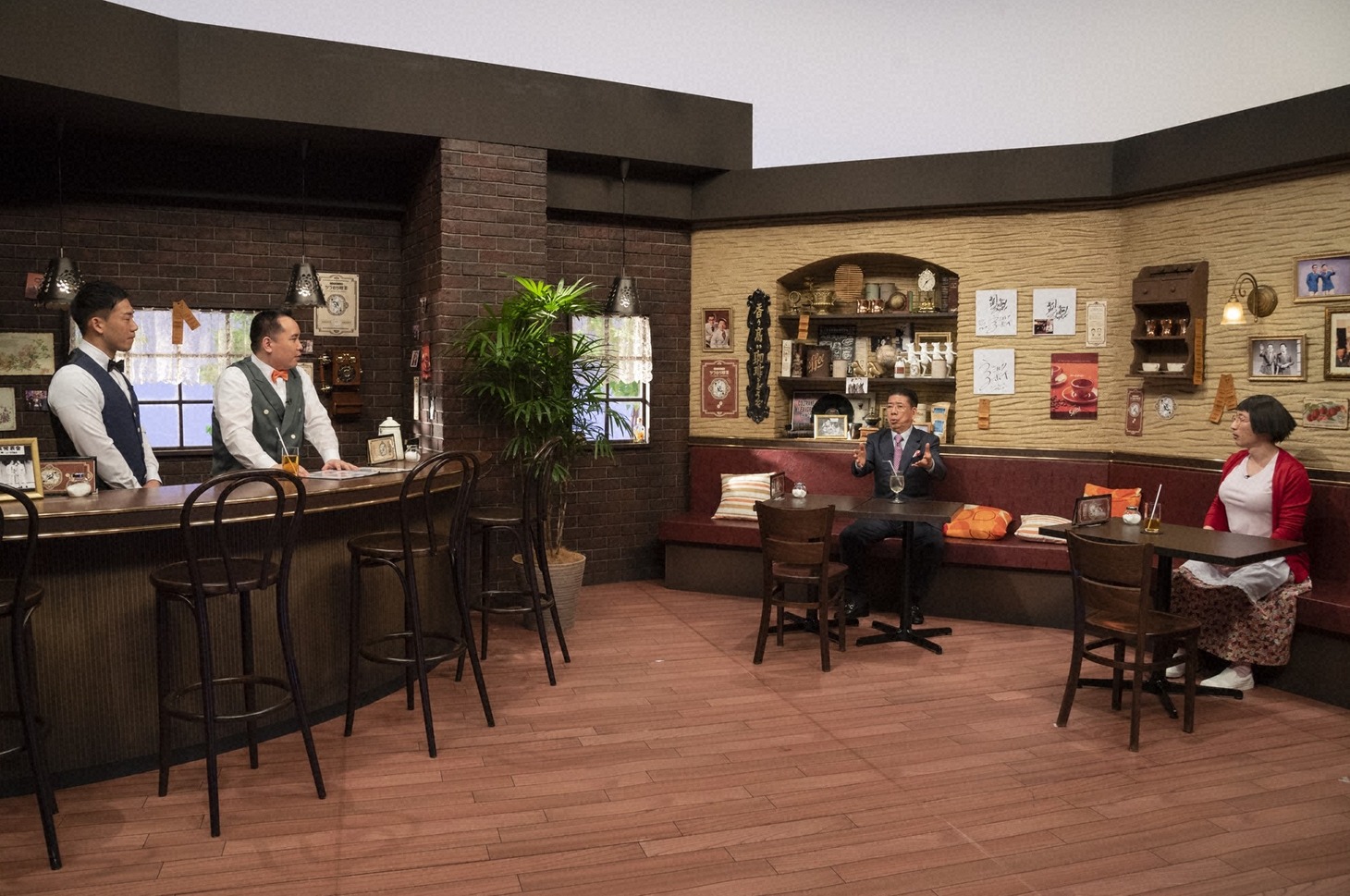 左からミルクボーイ、西川きよし、すっちー。(c)読売テレビ