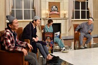 「#ドキュメンタル無料視聴ライブ パジャマパブリックビューイング」の様子。