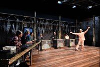 テンション高い「あーいとぅいまてーん！」に挑戦するおいでやす小田。