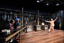 テンション高い「あーいとぅいまてーん！」に挑戦するおいでやす小田。