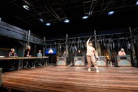 テンション高い「あーいとぅいまてーん！」に挑戦するぼる塾あんり。