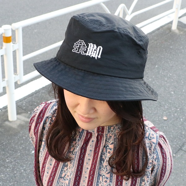 「余韻と脚色 バケットハット」