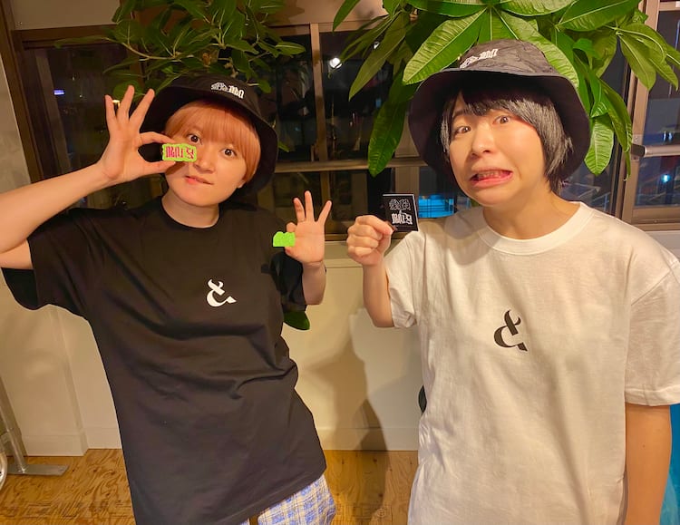 Aマッソ加納＆ラランドサーヤ「余韻と脚色」のTシャツ、ハット 