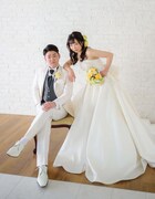 結婚するダニエルズ望月（左）と石出奈々子（右）。