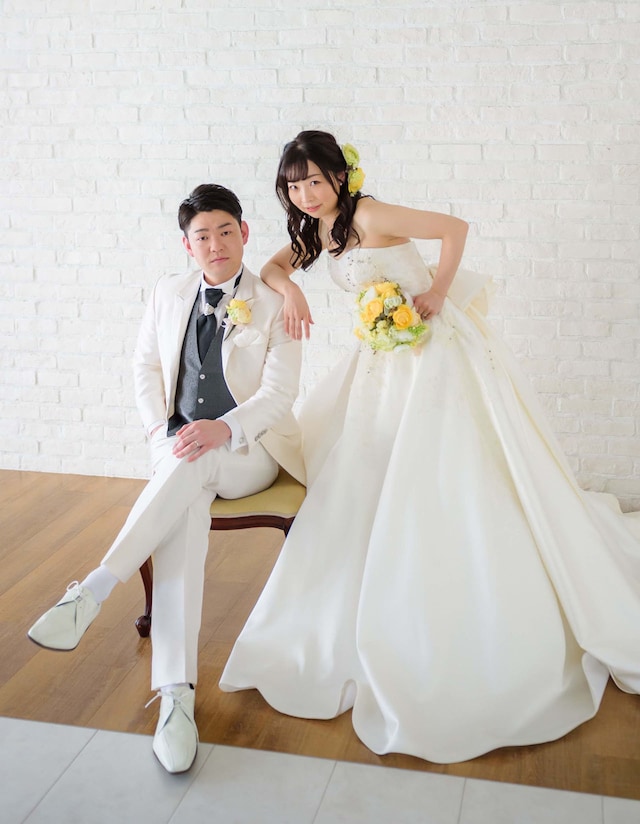 結婚するダニエルズ望月（左）と石出奈々子（右）。