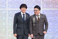 中川家・剛、東京03飯塚、スピードワゴン小沢、サンドウィッチマン富澤、バカリズムの前で勝負ネタを披露するミキ。