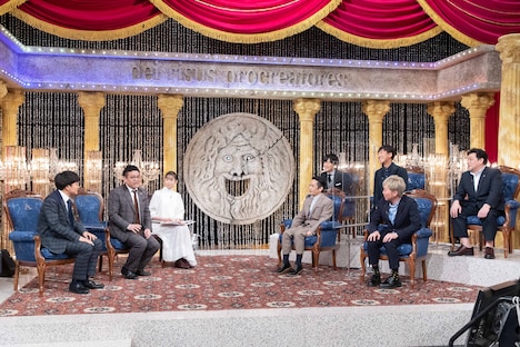 お笑い談義を繰り広げるミキと“笑いの創造神たち”。