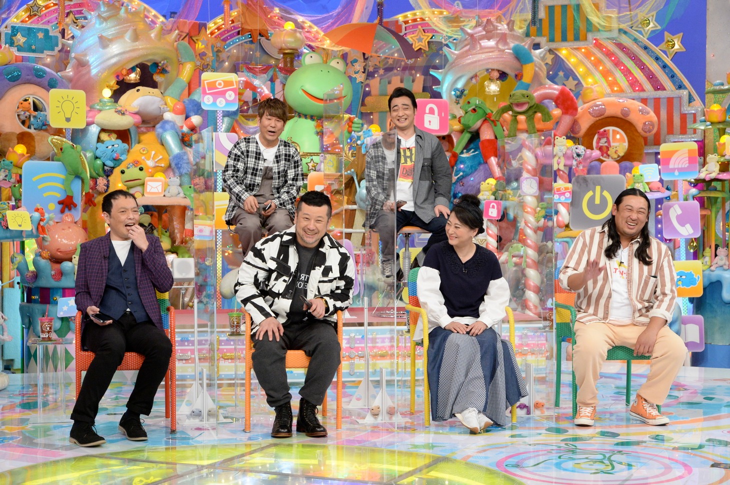 「iPhoneついていけない芸人」たち。(c)テレビ朝日
