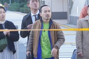 「監察医 朝顔」に出演する、かもめんたる・う大（中央）。(c)テレビ朝日