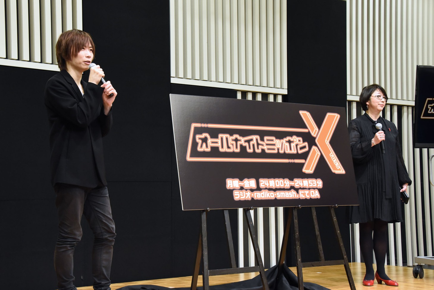SHOWROOM社長の前田裕二（左）とニッポン放送社長の檜原麻希氏（右）。