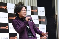 YOASOBIのAyaseがアレンジした「Bitter Sweet Samba -Ayase Remix-」に即興で歌詞を付けて歌い出すぺこぱ松陰寺。