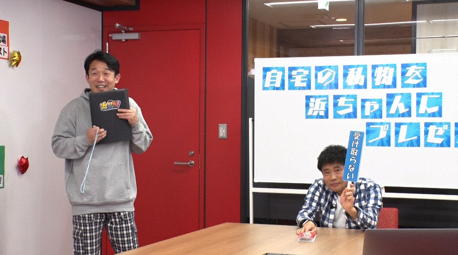 左からペナルティ・ヒデ、ダウンタウン浜田。(c)読売テレビ