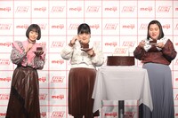 フラクトオリゴ糖を使ったガトーショコラを試食するぼる塾。