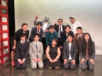 松竹印 人工素材の2期生メンバーとプロデューサー、作家陣。