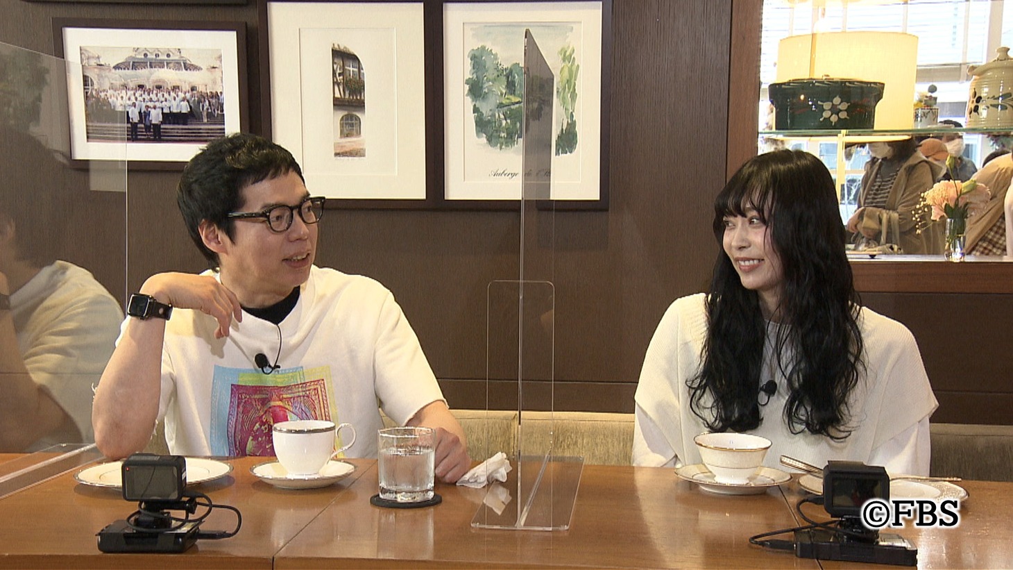 左から今田耕司、絢乃唯那。