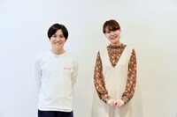 ラブレターズ溜口さん（左）と、歌唱レッスンをしてくれたYuMorimotoさん（右）。