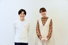 ラブレターズ溜口さん（左）と、歌唱レッスンをしてくれたYuMorimotoさん（右）。