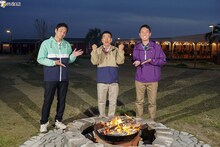 左からチュートリアル徳井、西川きよし、チュートリアル福田。