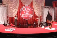 「QUIZ GO ROUND 流れる前に選びとれ！」のワンシーン。(c)関西テレビ
