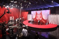 「QUIZ GO ROUND 流れる前に選びとれ！」のワンシーン。(c)関西テレビ