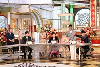 パネラー陣とMCの中居正広（右端）。(c)TBS