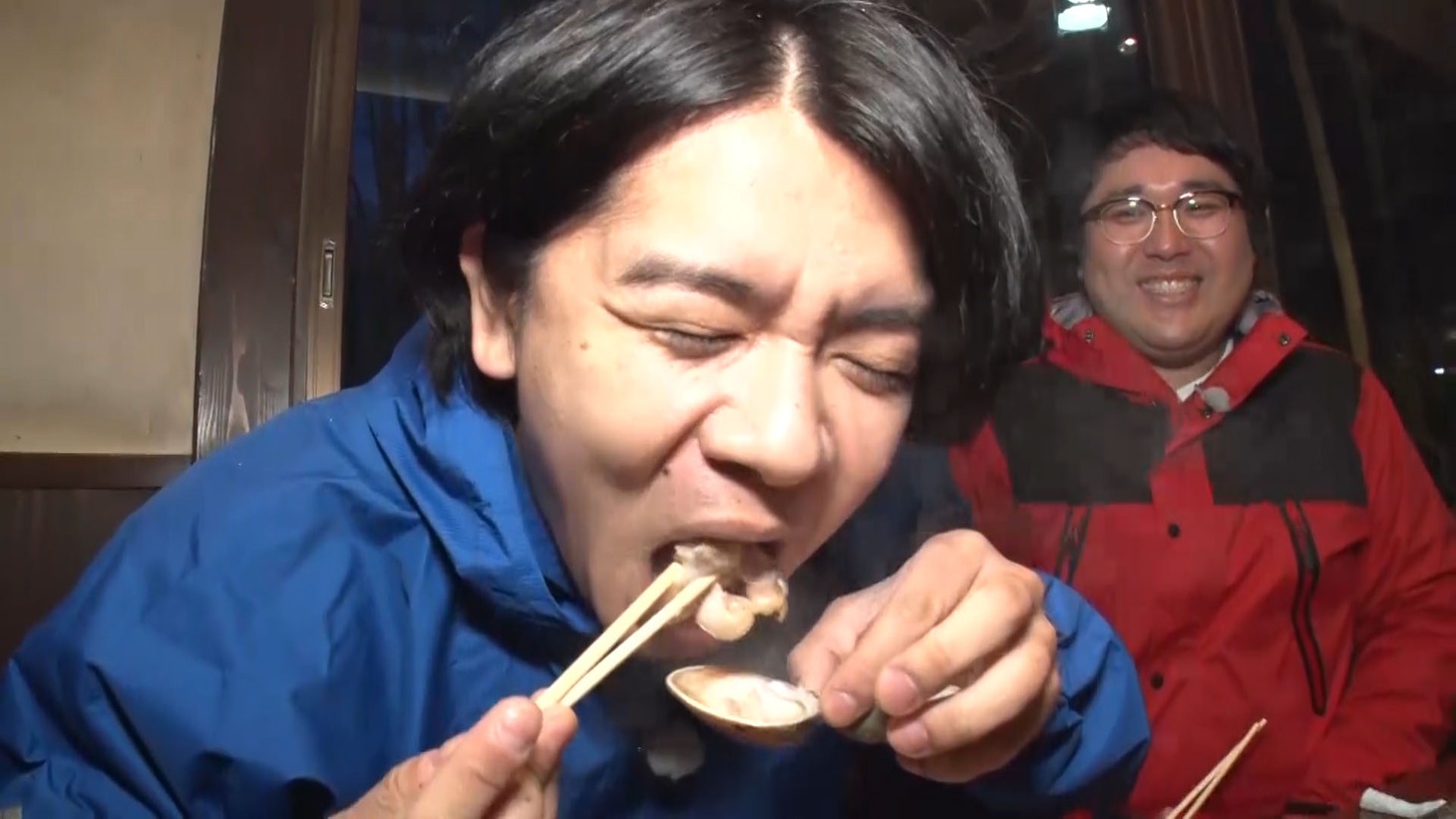 “秘境メシ”にありつくマヂカルラブリー。