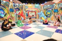 テレビ千鳥「浦島太郎選手権」の生配信を終えた（左から）平成ノブシコブシ吉村、麒麟・川島、ロッチ中岡、千鳥。
