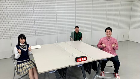 奥森皐月（左）とサスペンダーズ。(c)テレビ朝日