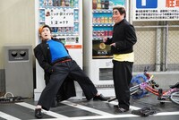 「ナゾトキヤンキー」に出演する（左から）チョコレートプラネット長田、霜降り明星せいや。(c)フジテレビ