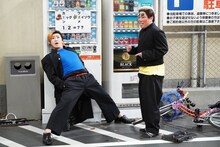 「ナゾトキヤンキー」に出演する（左から）チョコレートプラネット長田、霜降り明星せいや。(c)フジテレビ