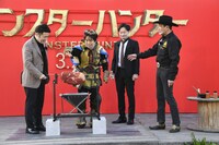 （左から）和牛・水田、ゆりやんレトリィバァ、和牛・川西、日本バーベキュー協会の下城民夫会長。