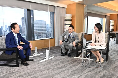 （左から）中村喜四郎議員、爆笑問題・太田、小川彩佳。(c)TBS