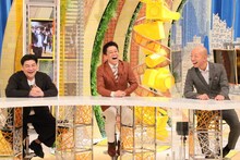 （左から）サンドウィッチマン富澤、坂上忍、バイきんぐ小峠。(c)フジテレビ